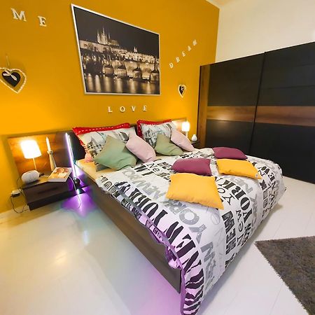 Apartment In The Center Of Praga Exterior foto